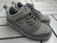 Tenis Nike tamanho 32