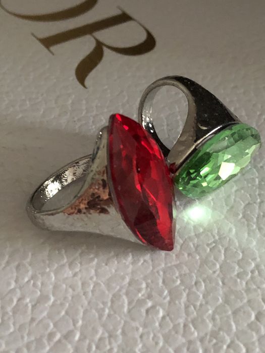 pierścionki duże z kamieniem szlachetnym