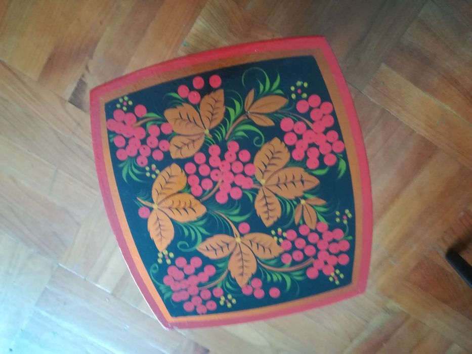 Ręcznie malowany stoleczek