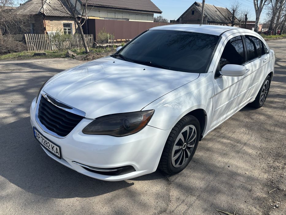 Chrysler 200 2012 год