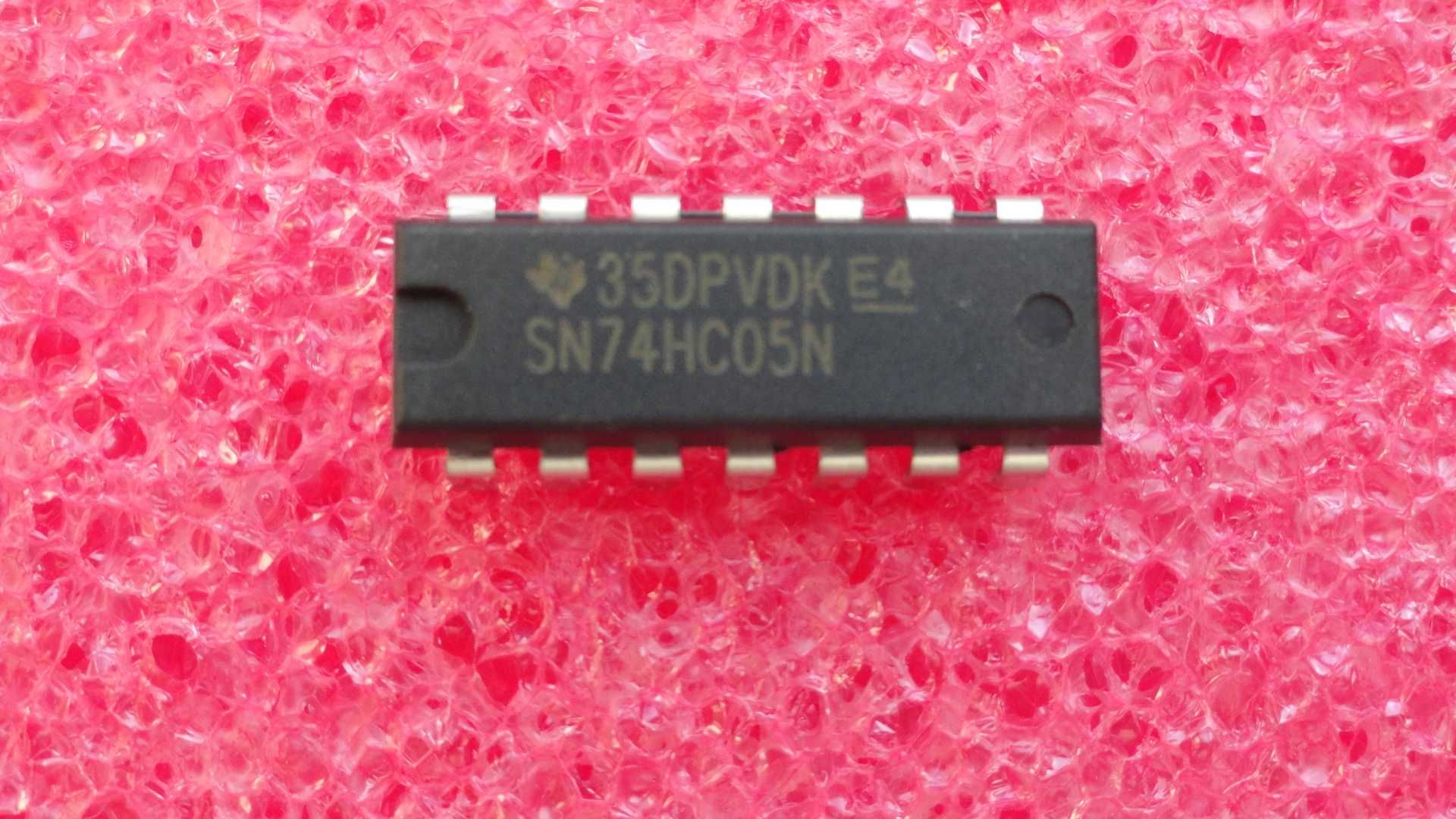 Układ scalony SN 74HC05N (6 x inwerter)Texas Instruments. NOS.-12 szt.