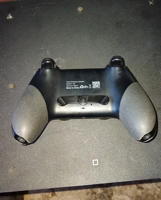 Playstation 4 com 1 comando e 1 jogo