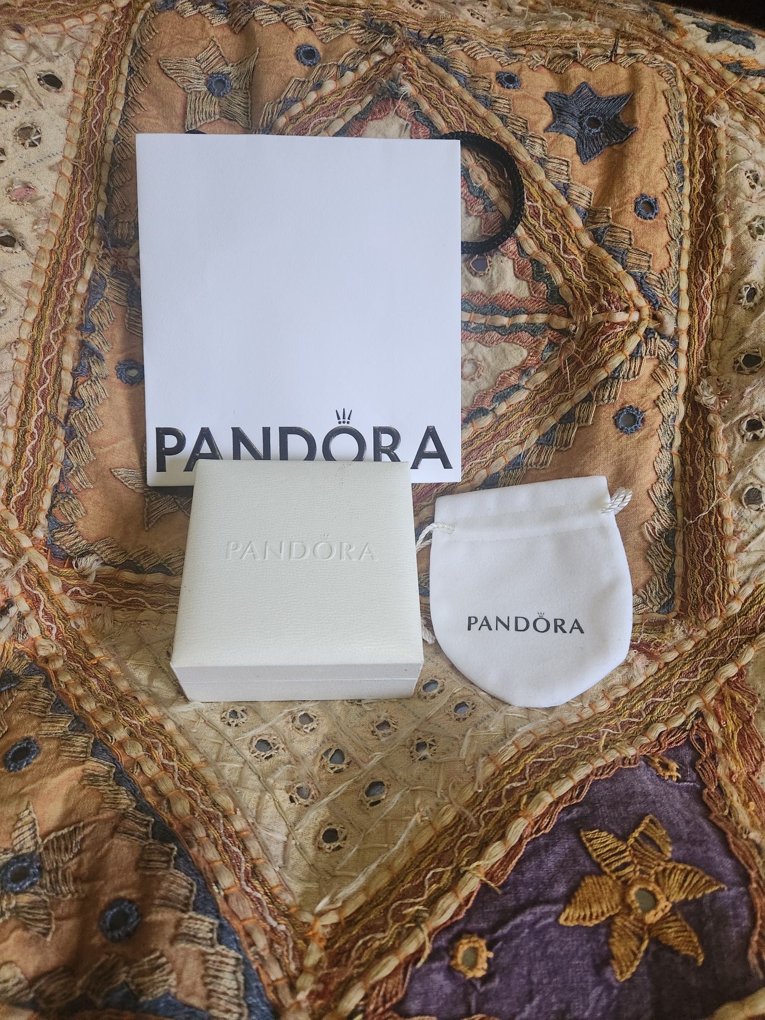 Pulseira Pandora nova em caixa