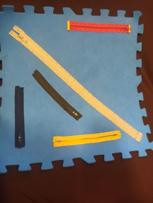 Placa de Eva com fechos para treinar motricidade fina