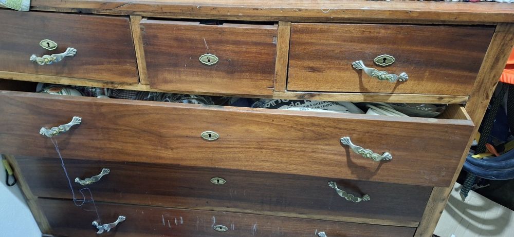 Comoda antiga em excelente estado