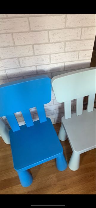 Stolik i dwa krzesełka  ikea dla dziecka