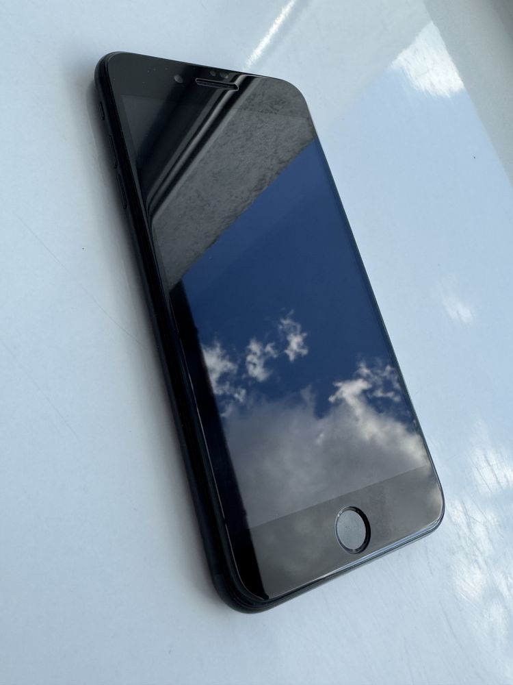Продам iPhone 7 plus 128 ГБ  у відмінному стані