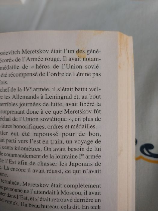 Le vieux qui ne voulait pas fêter son anniversaire. Portes incluídos.