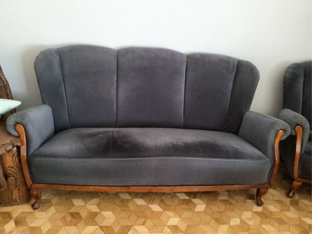 Szara sofa i dwa fotele