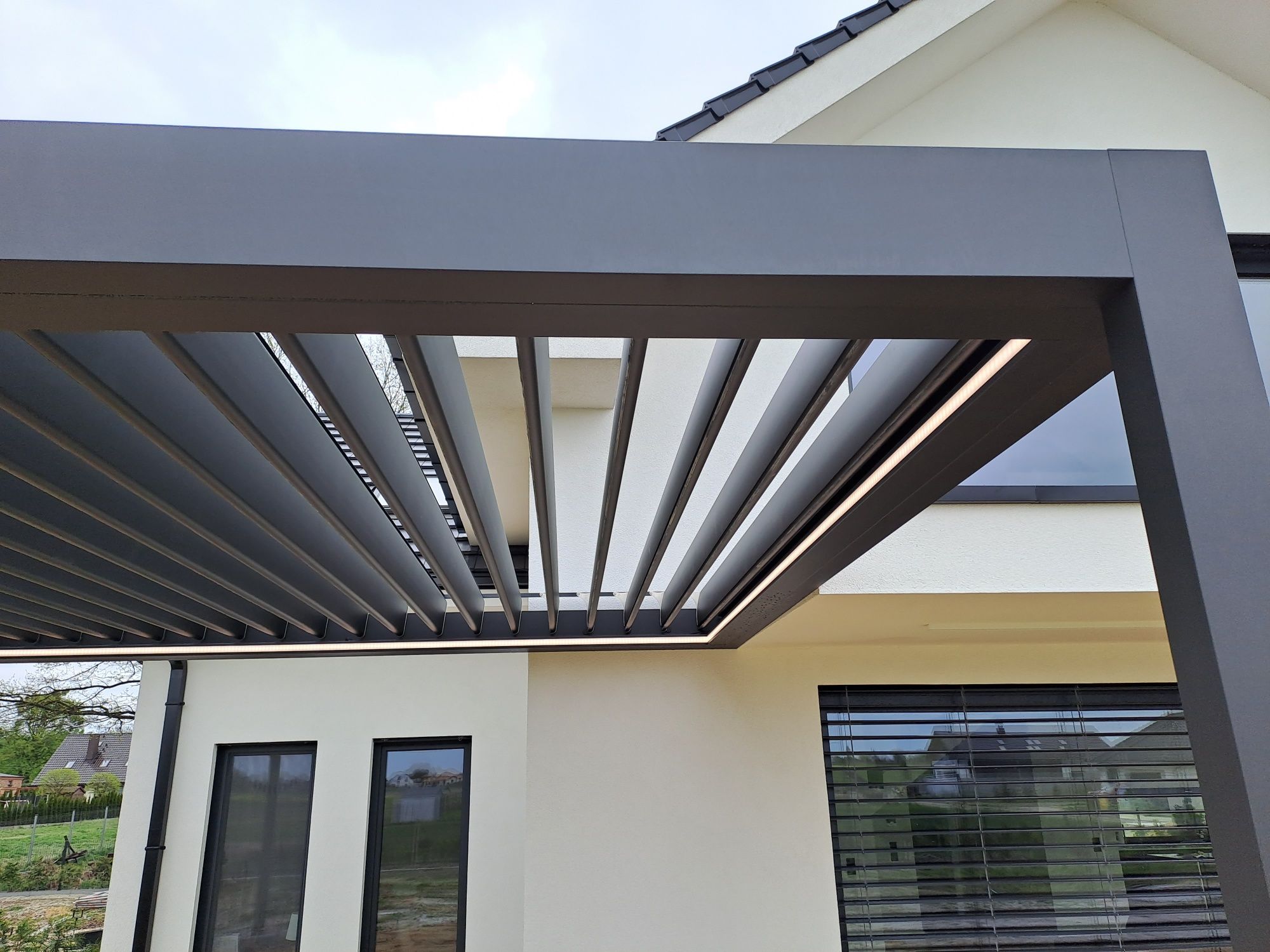 Żaluzje fasadowe z90 c80 pergola aluminiowa