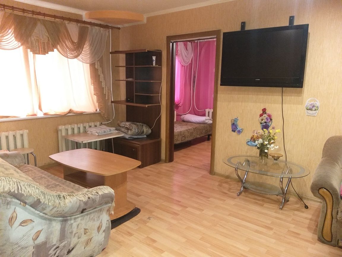 Посуточно, Соцгород возле Цирка, 2х.комн ул.Соборности д.41, есть чеки