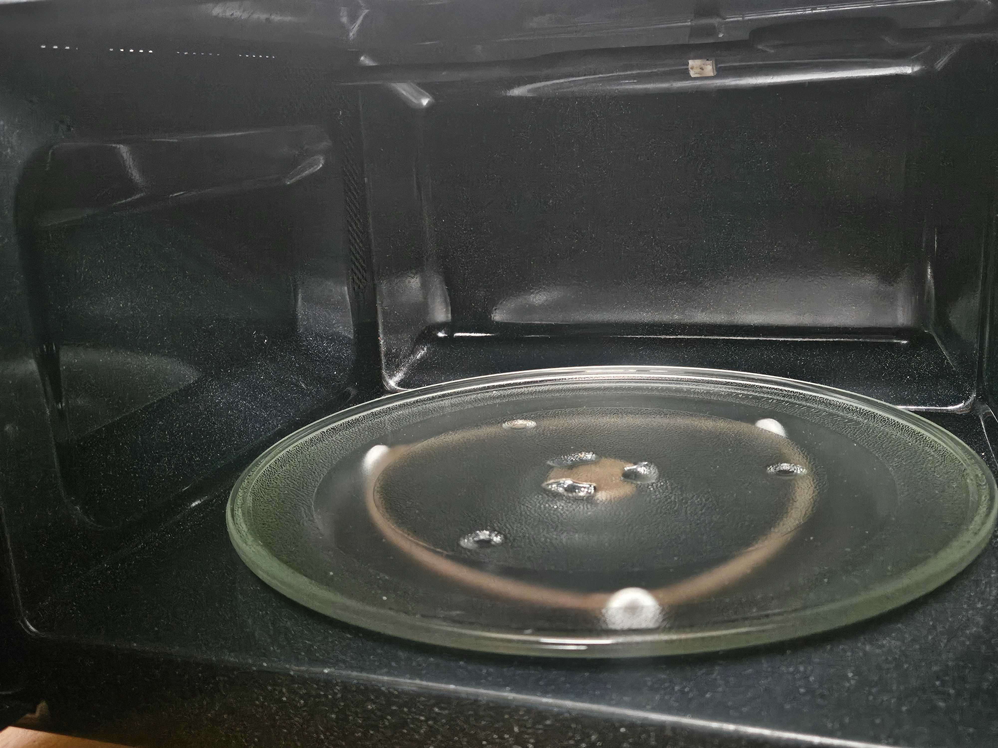 Kuchenka mikrofalowa Samsung GE83X