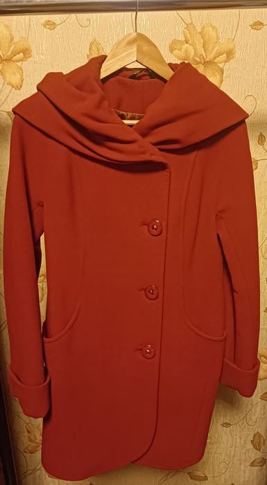 Жіноче демисезонне пальто у відмінному стані