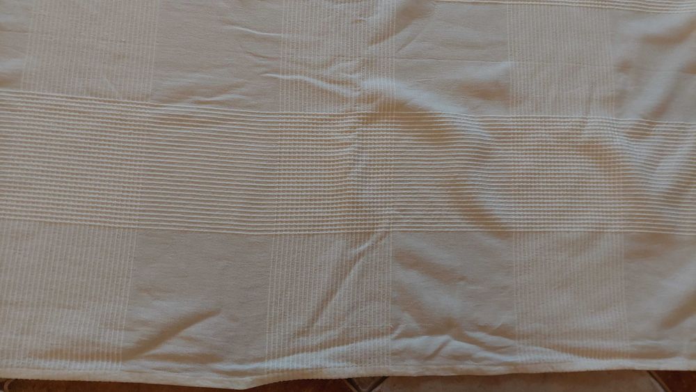 Narzuta 230x245 cm biała na łóżko koc