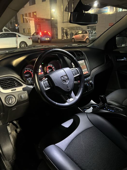 Dodge Journey (CROSSROAD)