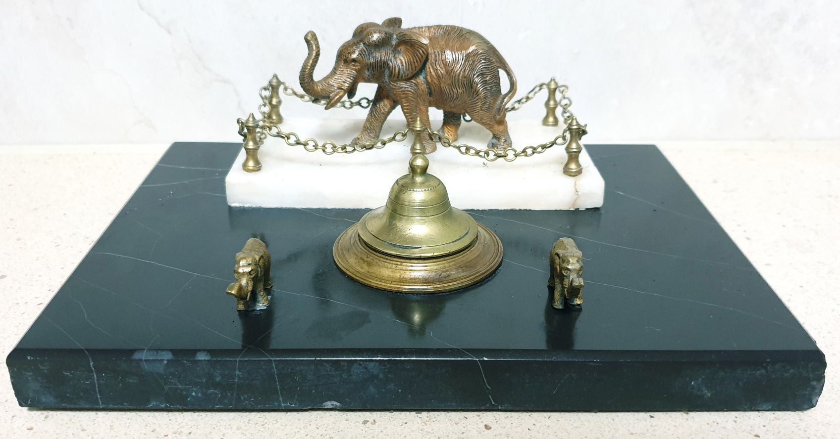 Raro fantástico antigo tinteiro figurativo com elefantes em bronze