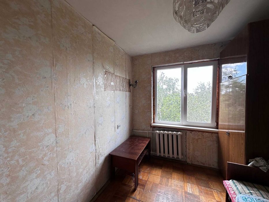 Продам 4  ком  кв  в  р-ні  Боевой  вул   Льотна  1     5/5 пан дома