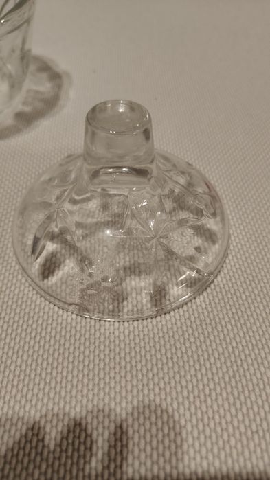 Szklana cukiernica bomboniera z przykrywką