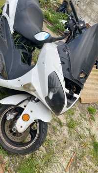Moto 125cc avariada