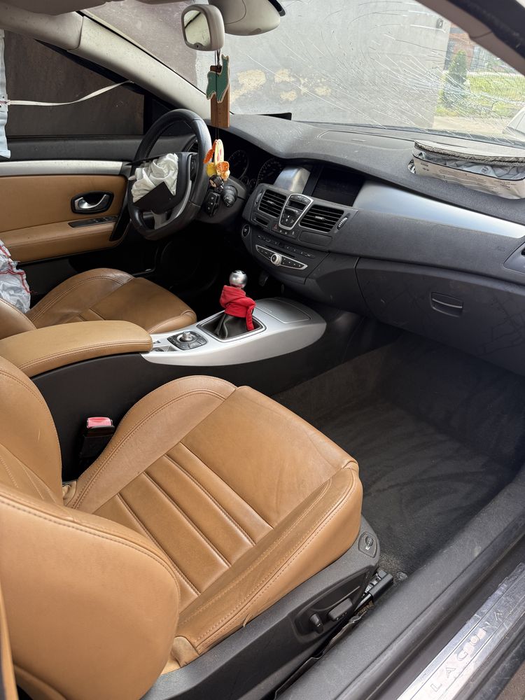 Renault Laguna Coupe uszkodzone