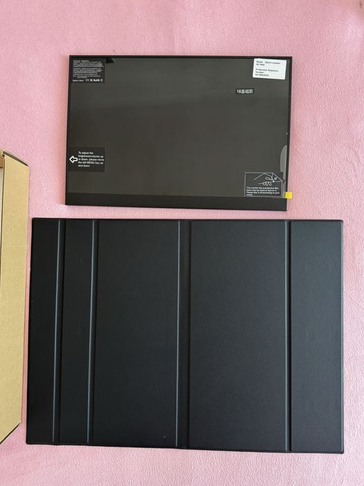Monitor przenośny 16” z etui - nowy