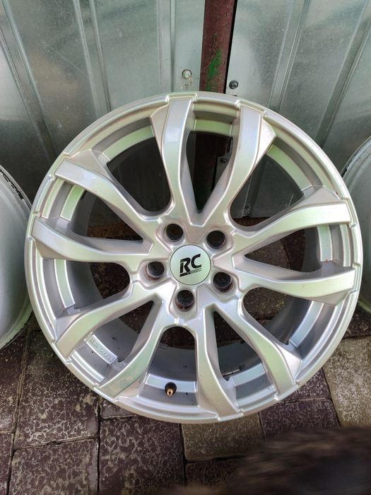 Продам комплект дисків R17