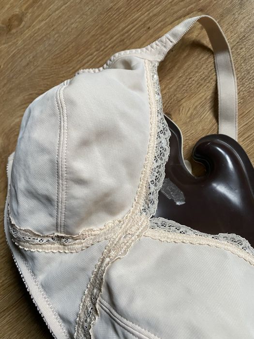 Biustonosz bez fiszbin 95D nowy