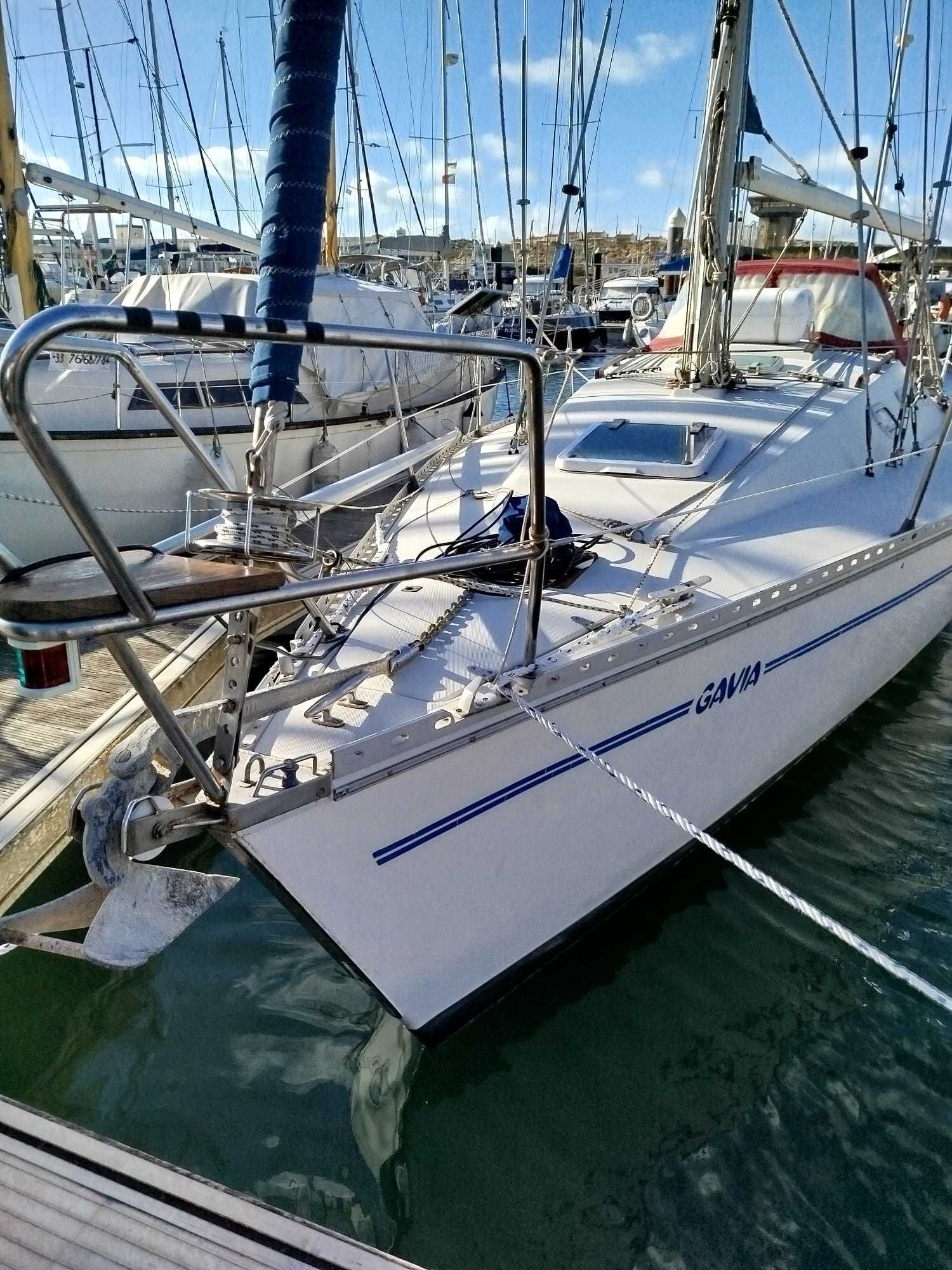 Veleiro Elan 31 – Interior renovado, roda de leme, pronto a navegar