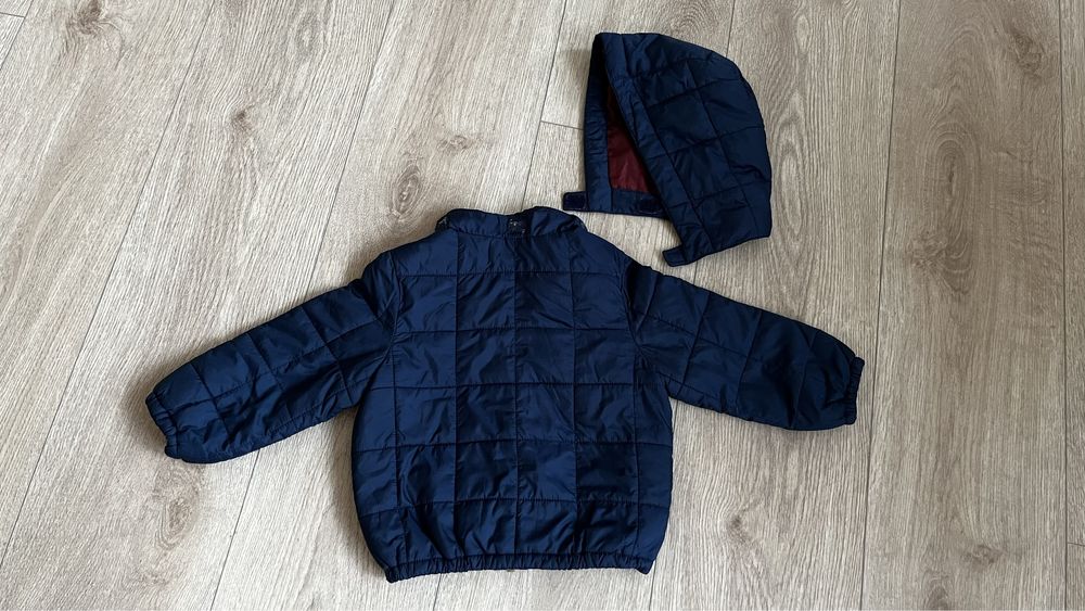 Kurtka wiosenna z kapturem.