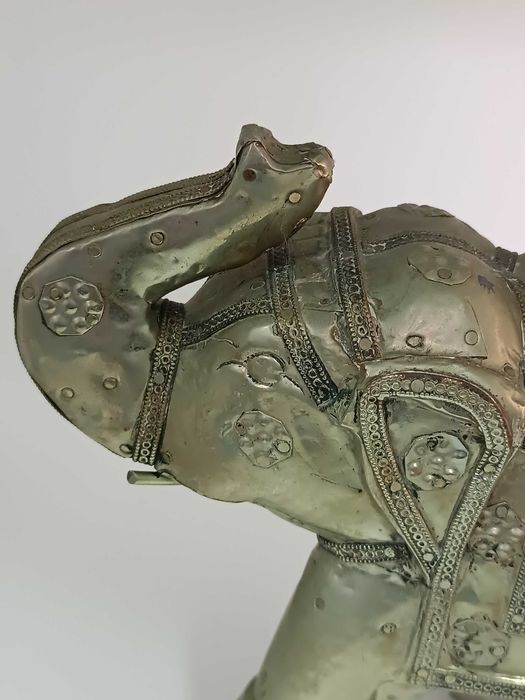 Bonita estatueta de elefante plaqueado a metal