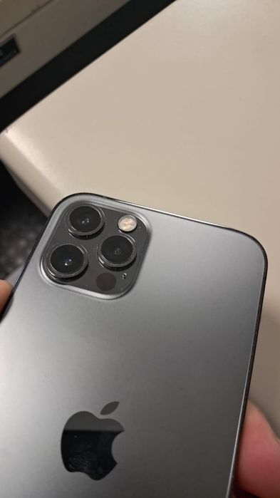 iPhone 12 Pro cinzento