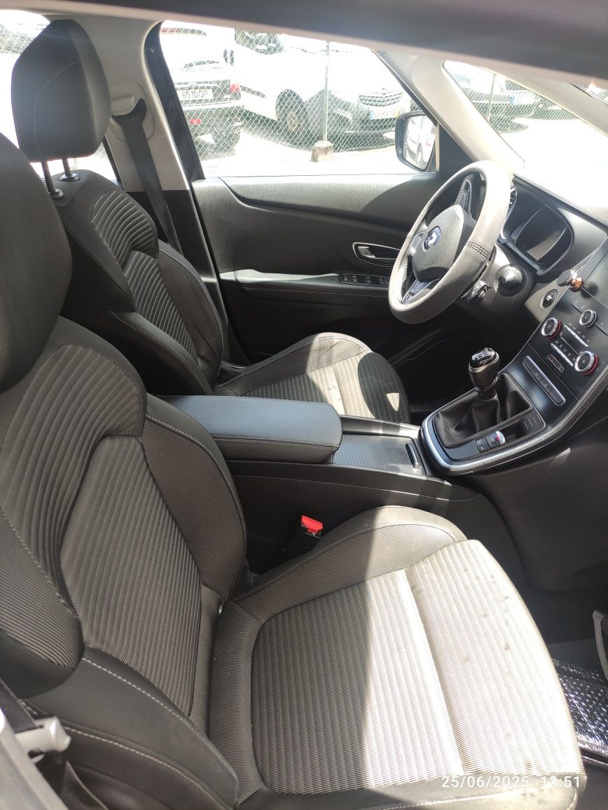 Renault Grande Scenic 1.5 dci 7L