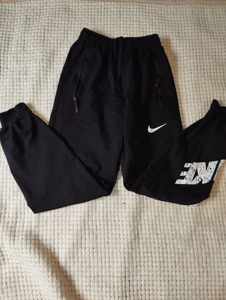 Черные штаны Nike
