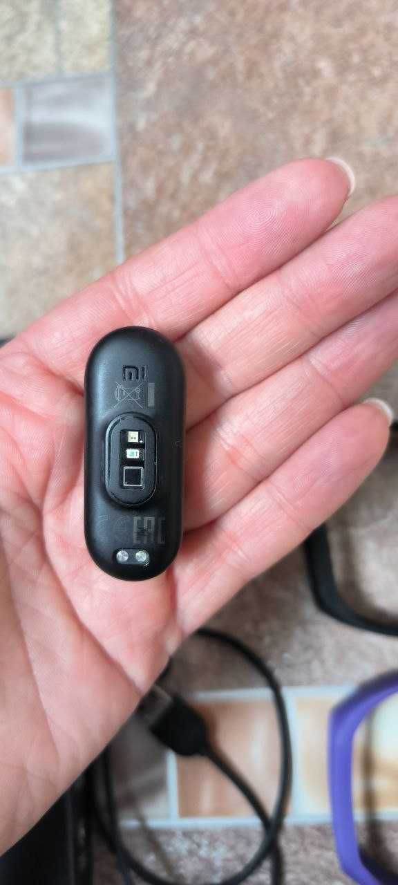 Фітнес браслет Xiaomi Mi Band 6 + ремінці в подарунок