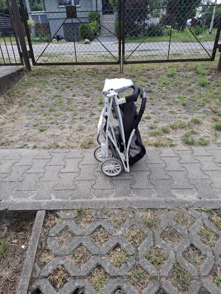 Wózek spacerowy dla dziecka