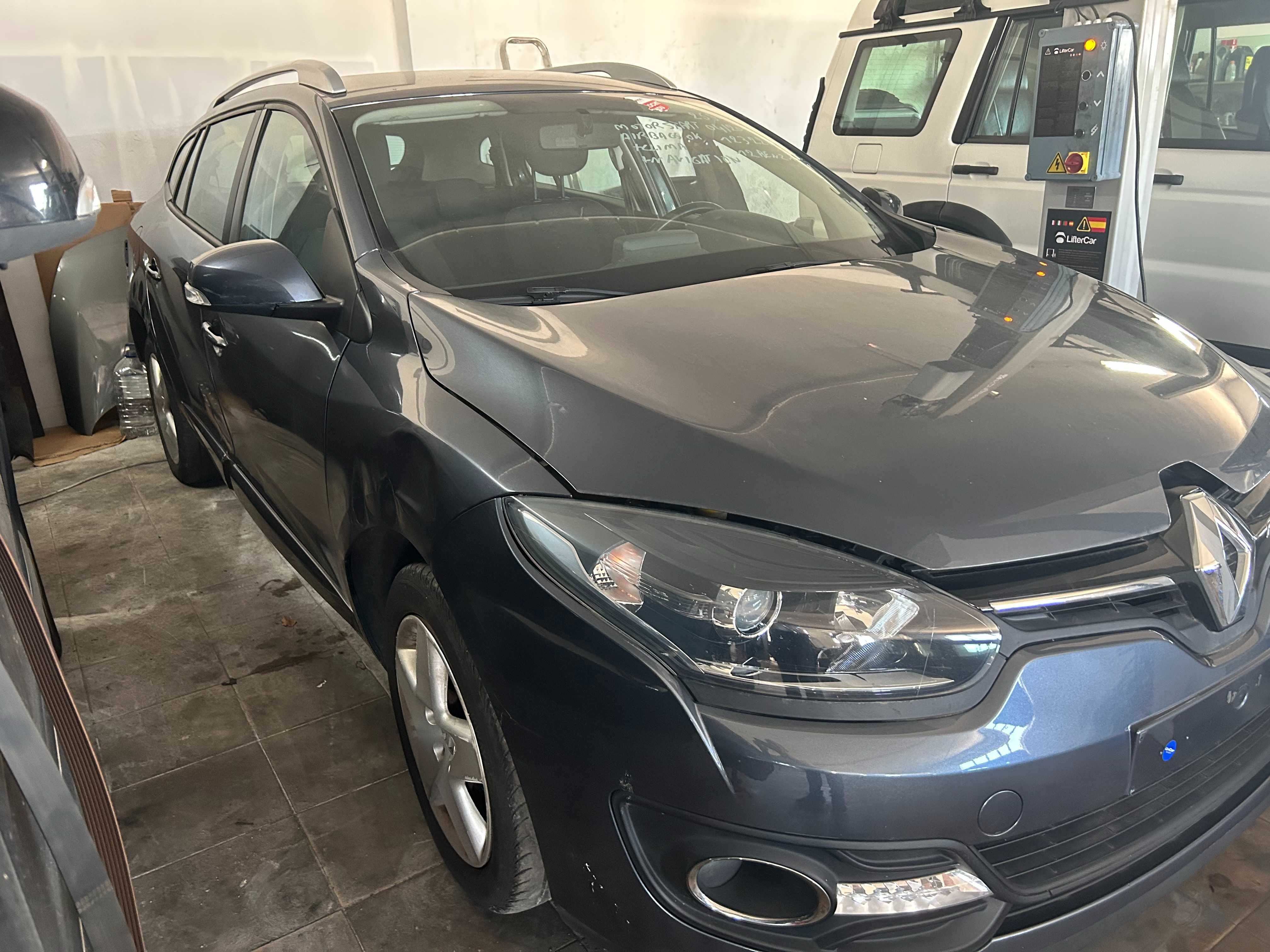 Frente completa Renault Megane Sport Tourer 2015