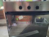 Forno eléctrico a funcionar Ariston.