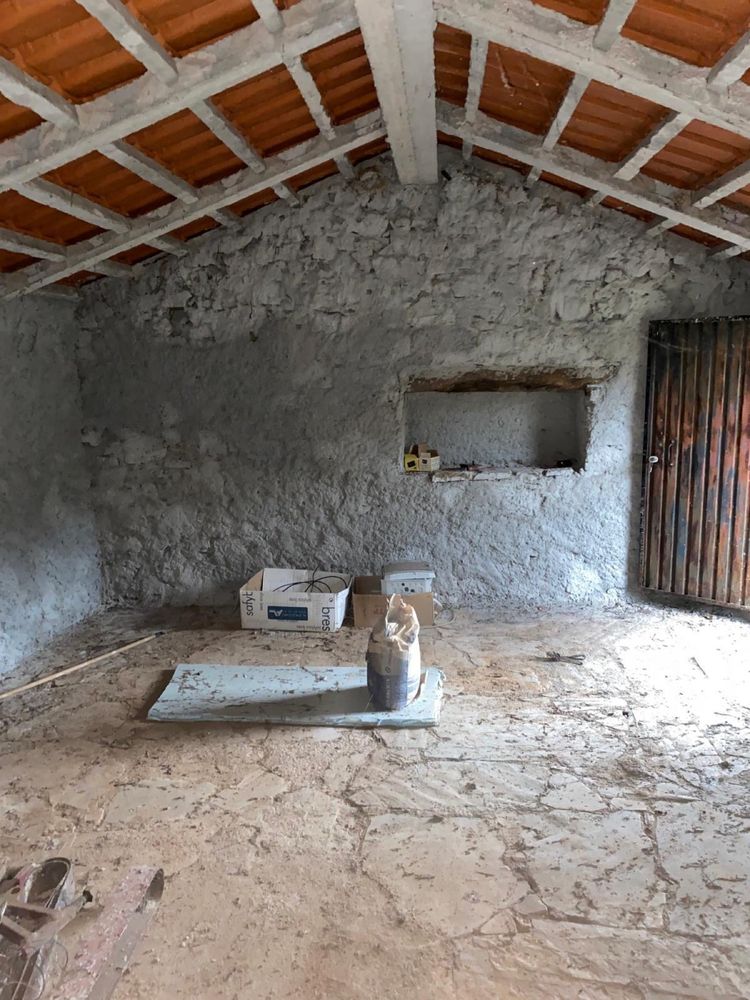 Vende-se terreno com 5500 m2 e Barracão