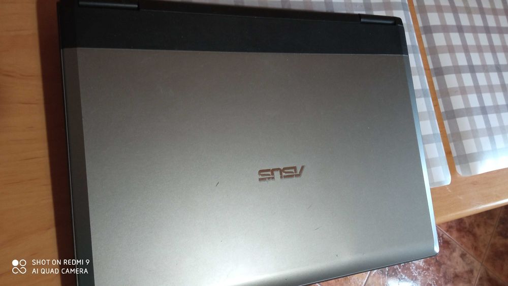 Laptop Asus F7e sprzedam