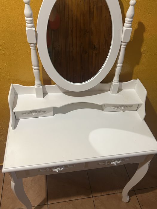 Fajna toaletka w stylu vintage