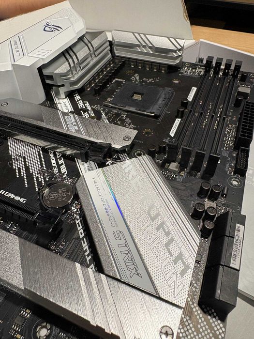 ASUS ROG STRIX B550-A Gaming — AM4 — Б/У