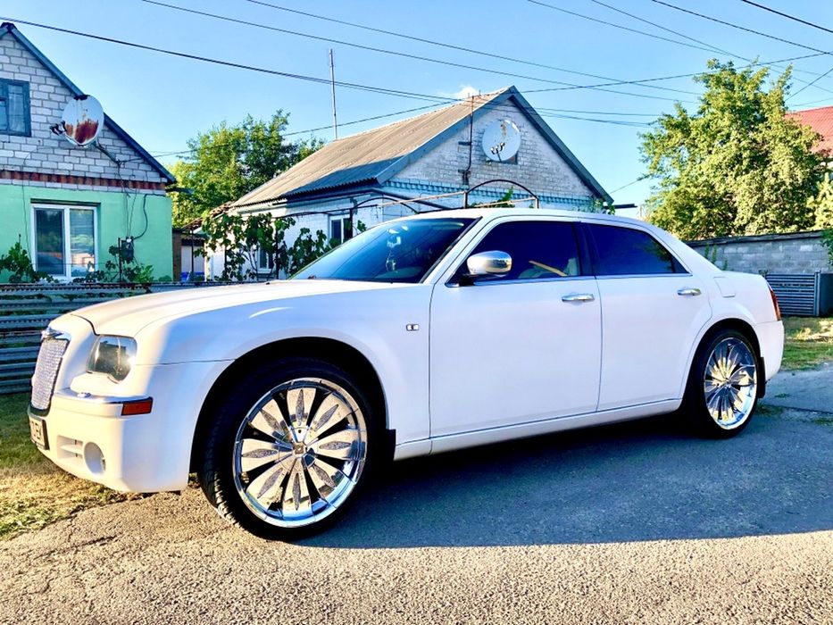 Прокат авто. Заказ авто на свадьбу. Аренда белоснежного Крайслер 300С