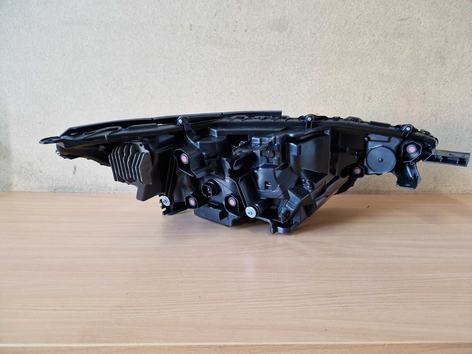 Фара левая TOYOTA bz4x 8118542C80
