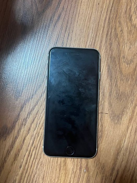 Подам айфон se 2020