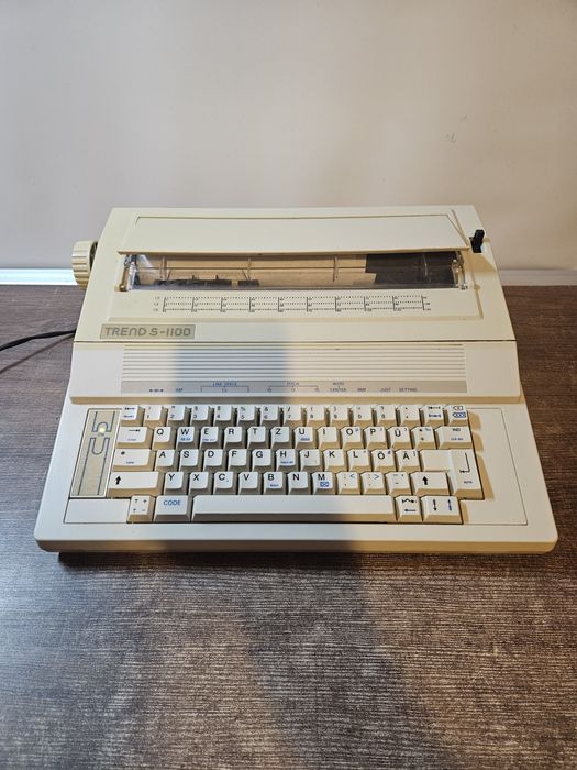 Elektryczna maszyna do pisania TREND s-1100