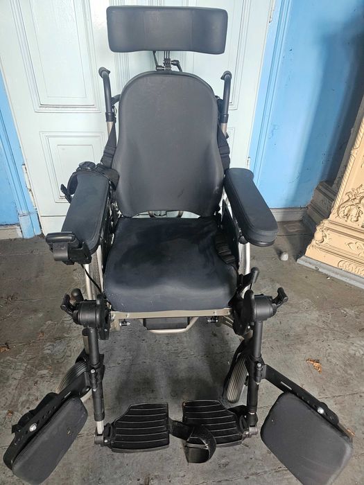 Sprzedam wózek inwalidzki elektryczny Vermeiren Invoys II E