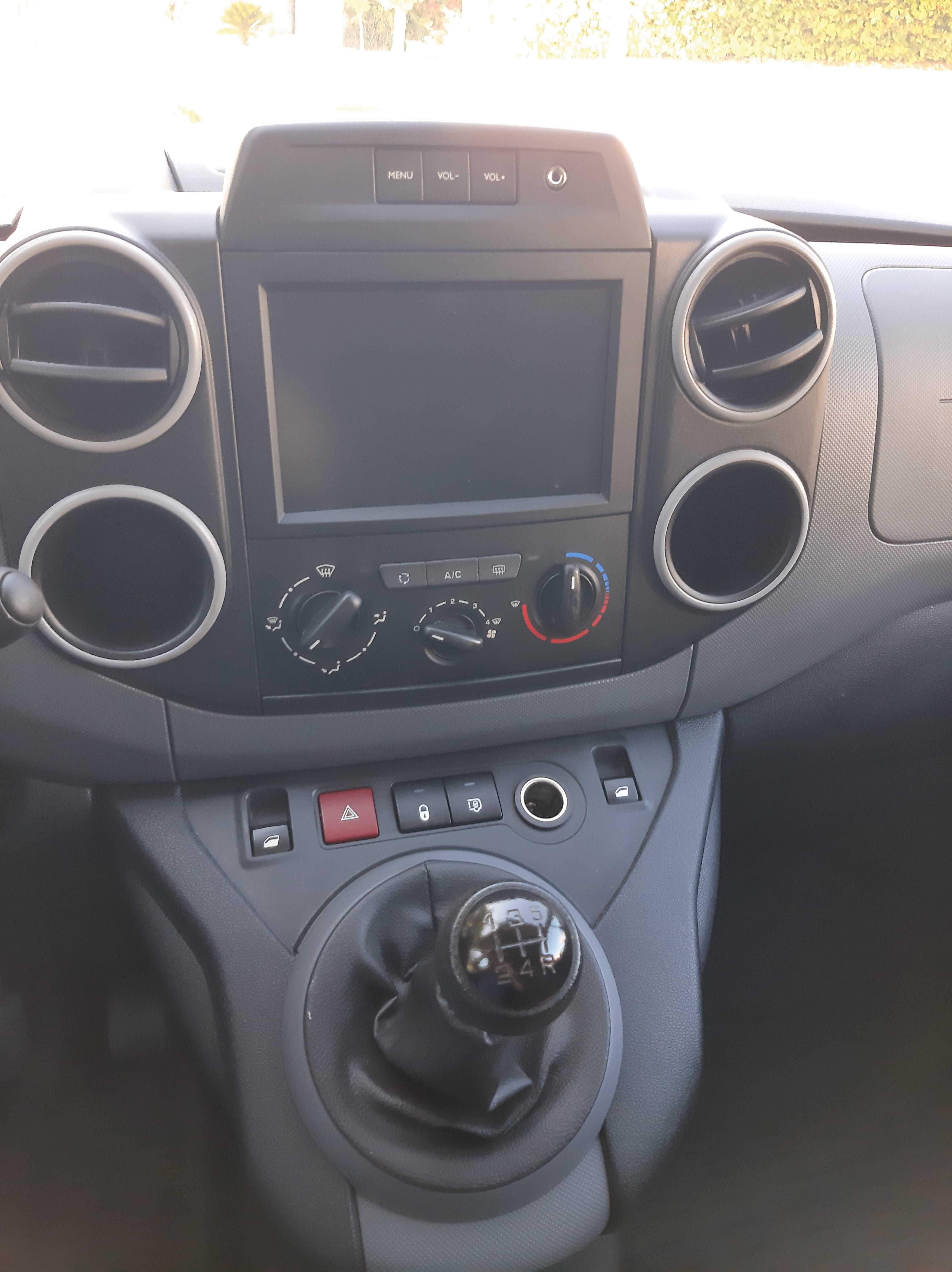 Peugeot Partner 1.6 BlueHDI 2017 GPS Edition 3 Lugares
