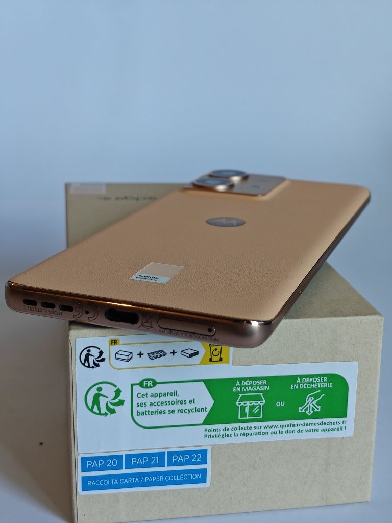 Motorola Edge 40 Neo 12/256 Pantone Peach Fuzz