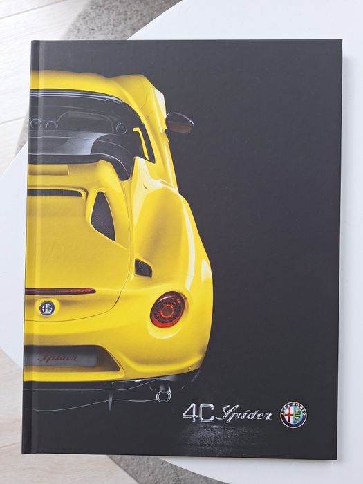 Catálogos originais Alfa Romeu 4C e Abarth 595