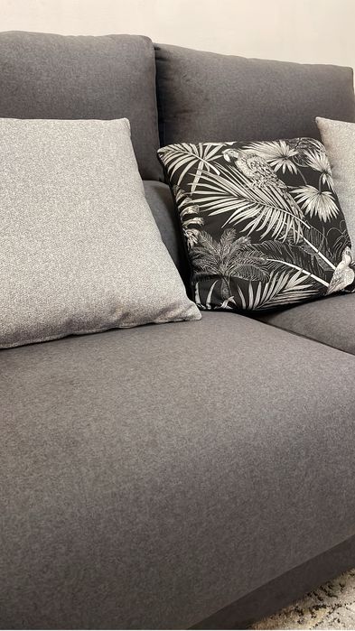 Sofa ChaiseLong Cinza com Almofadas